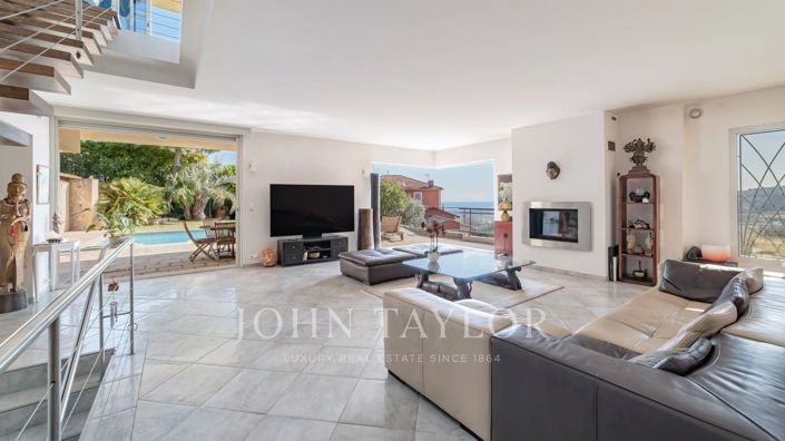 Image No.6-4 Bed House for sale