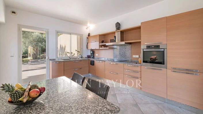 Image No.9-4 Bed House for sale