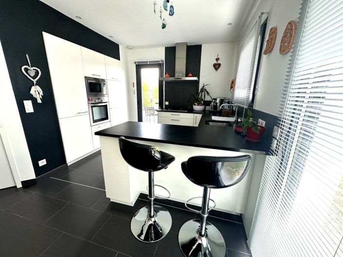 Image No.3-3 Bed House for sale