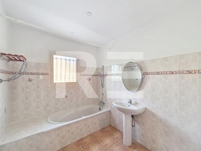 Image No.6-3 Bed House for sale