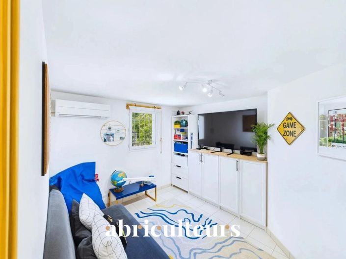 Image No.13-8 Bed House for sale