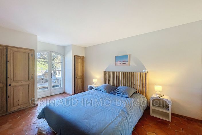 Image No.8-5 Bed House for sale