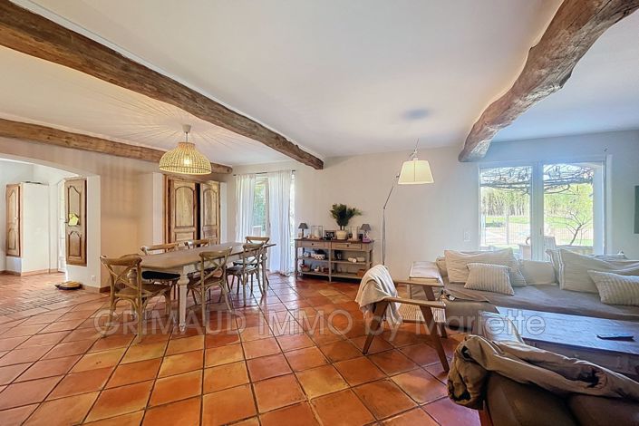 Image No.8-5 Bed House for sale