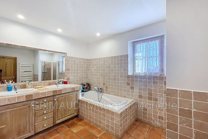 Image No.9-5 Bed House for sale