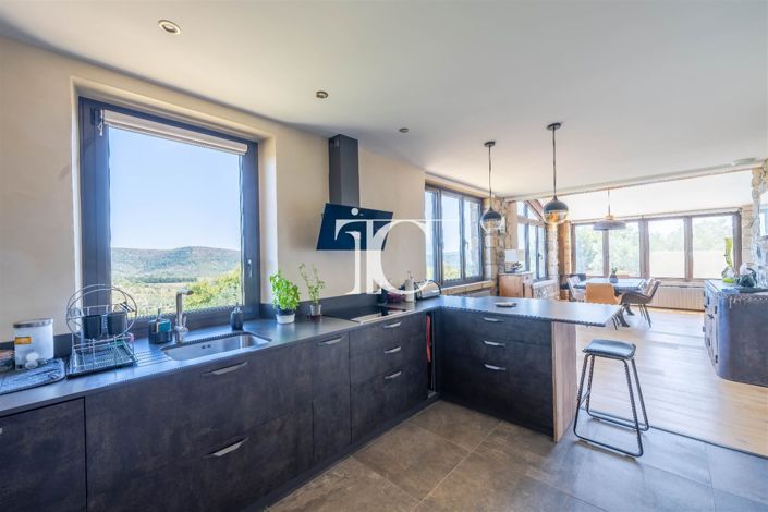 Image No.7-5 Bed House for sale