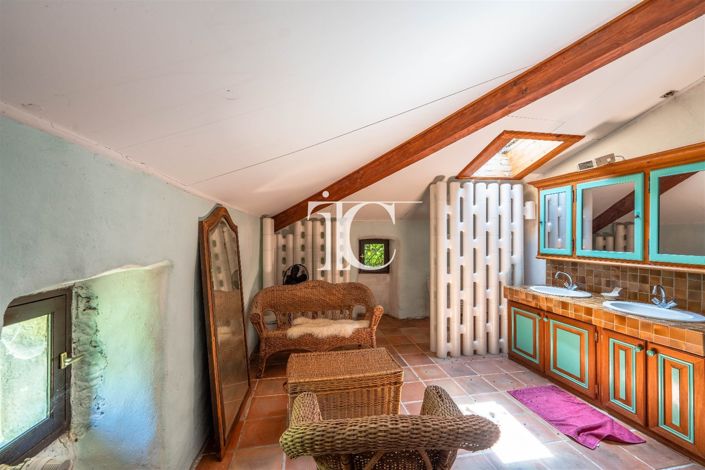 Image No.21-7 Bed House for sale