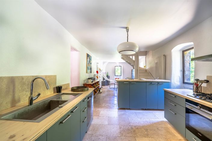 Image No.8-7 Bed House for sale