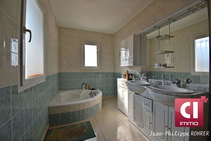 Image No.6-4 Bed House for sale