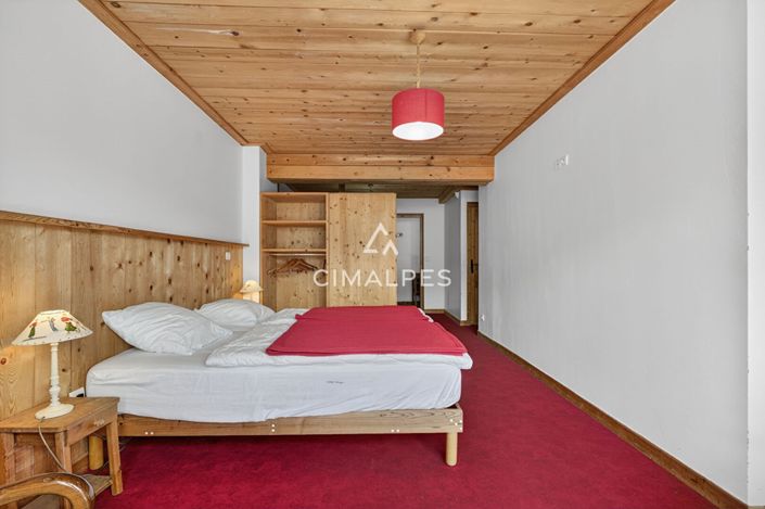 Image No.15-10 Bed House for sale