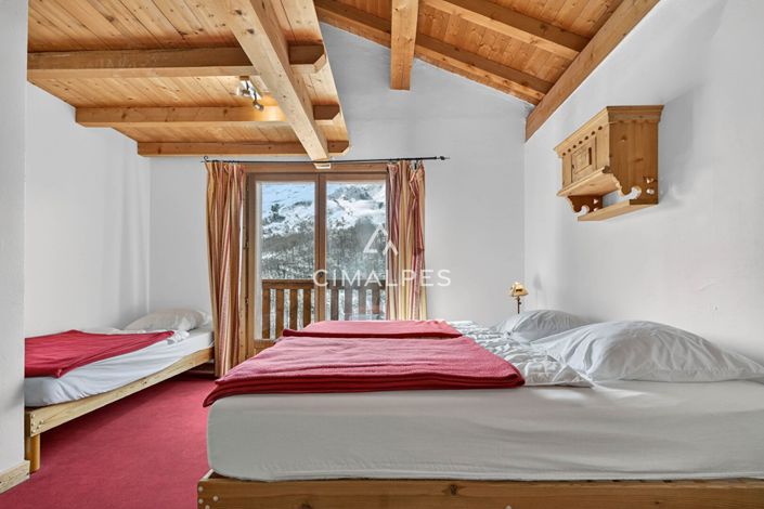 Image No.7-10 Bed House for sale