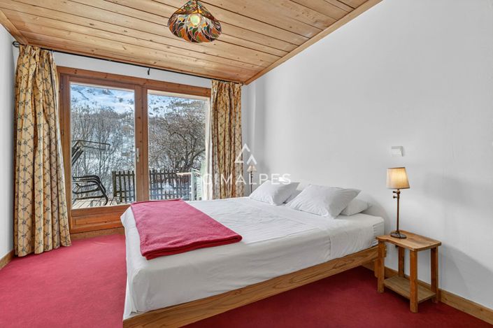 Image No.8-10 Bed House for sale