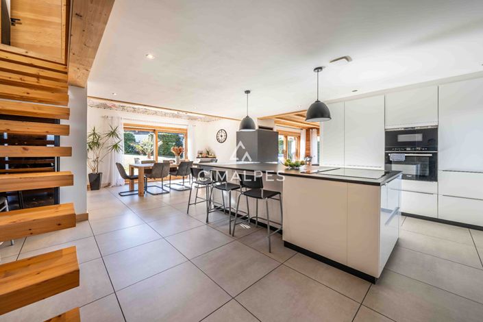 Image No.4-4 Bed House for sale