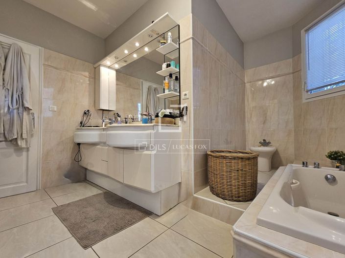 Image No.12-5 Bed House for sale