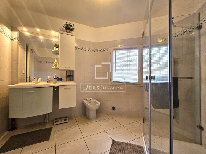 Image No.15-5 Bed House for sale