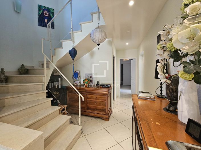 Image No.24-5 Bed House for sale