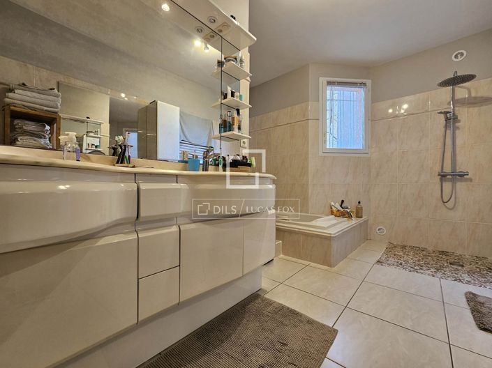 Image No.25-5 Bed House for sale