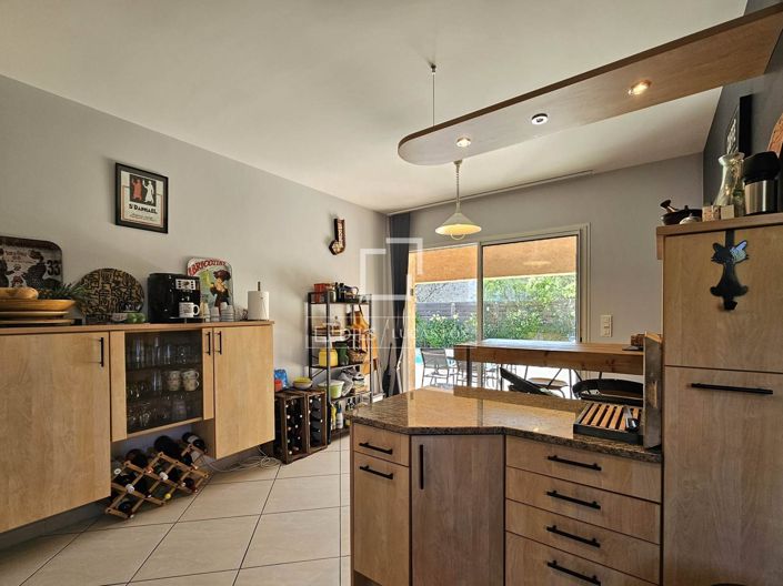 Image No.9-5 Bed House for sale