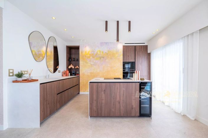 Image No.10-3 Bed Apartment for sale