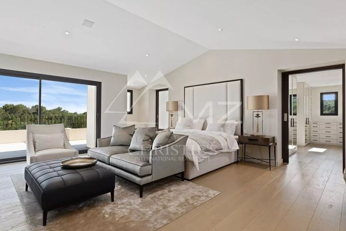 Image No.6-5 Bed House for sale