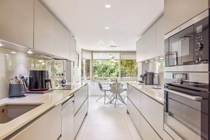 Image No.3-Appartement de 2 chambres à vendre à Cannes