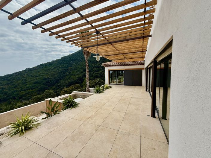 Image No.7-6 Bed House for sale