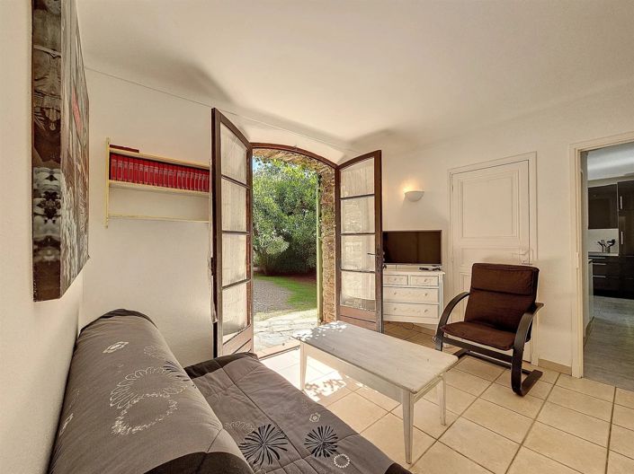 Image No.11-10 Bed House for sale