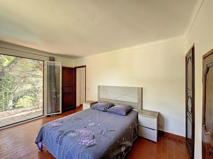 Image No.12-10 Bed House for sale