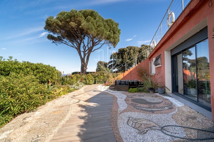 Image No.2-4 Bed House for sale