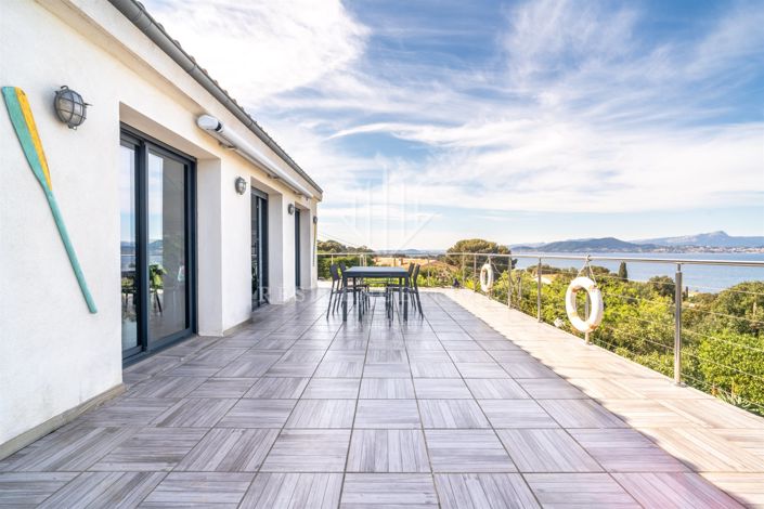 Image No.3-4 Bed House for sale