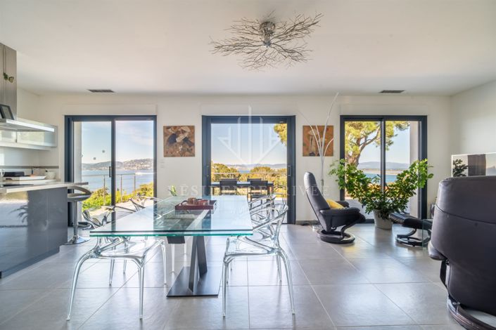 Image No.6-4 Bed House for sale