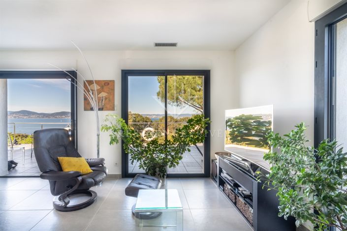 Image No.8-4 Bed House for sale