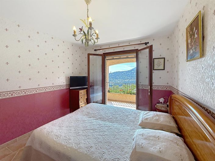 Image No.17-4 Bed House for sale