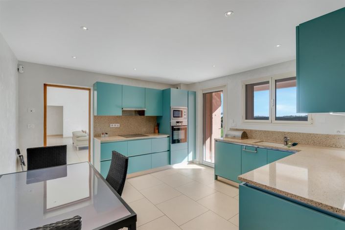 Image No.11-6 Bed House for sale