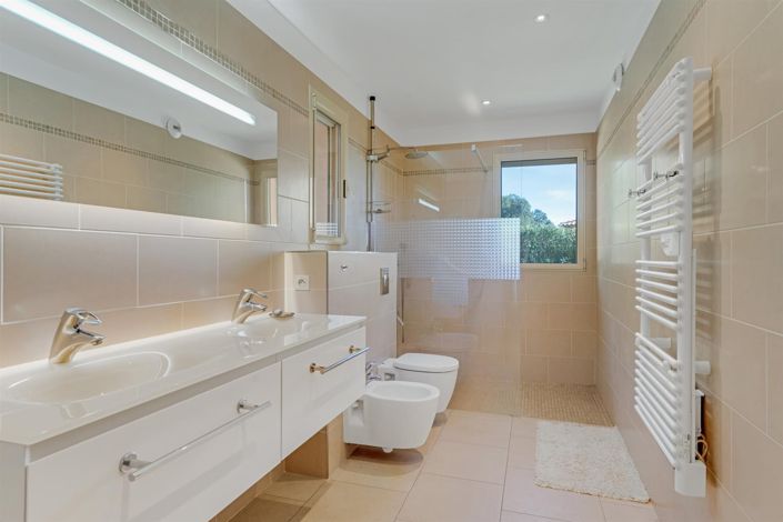 Image No.14-6 Bed House for sale