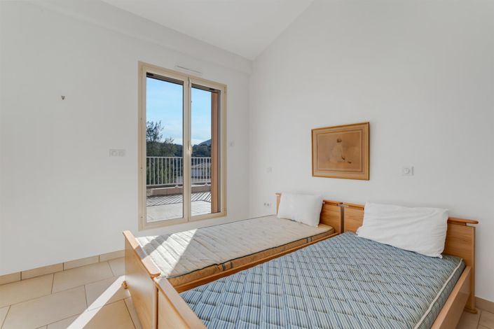 Image No.15-6 Bed House for sale