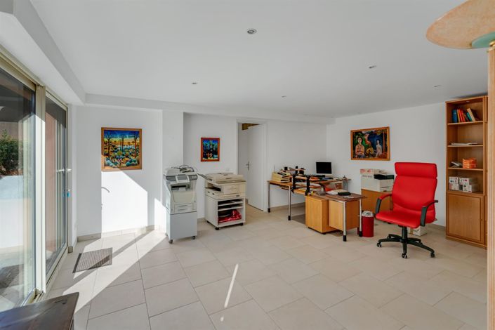 Image No.21-6 Bed House for sale