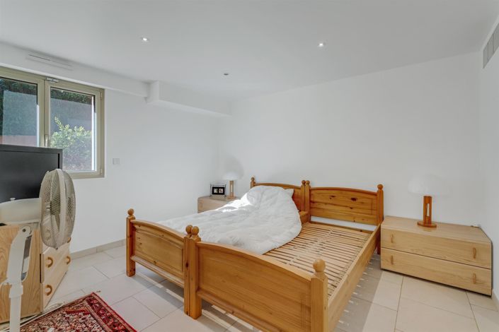 Image No.22-6 Bed House for sale