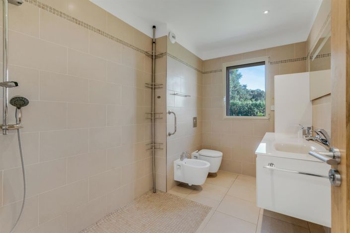 Image No.23-6 Bed House for sale