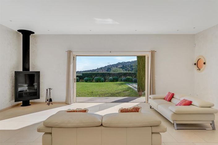 Image No.6-6 Bed House for sale