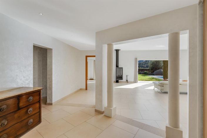 Image No.9-6 Bed House for sale