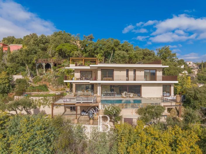 Image No.3-5 Bed House for sale