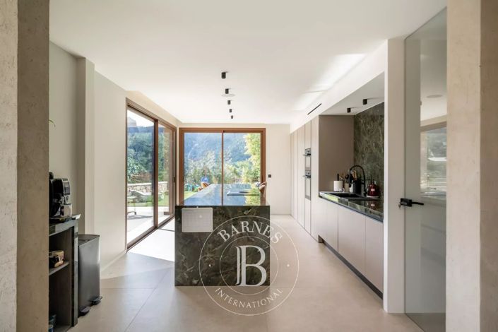 Image No.4-5 Bed House for sale