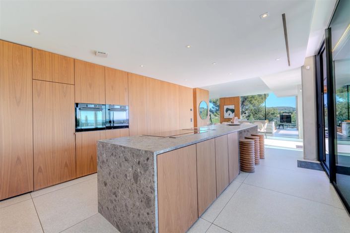 Image No.16-6 Bed House for sale