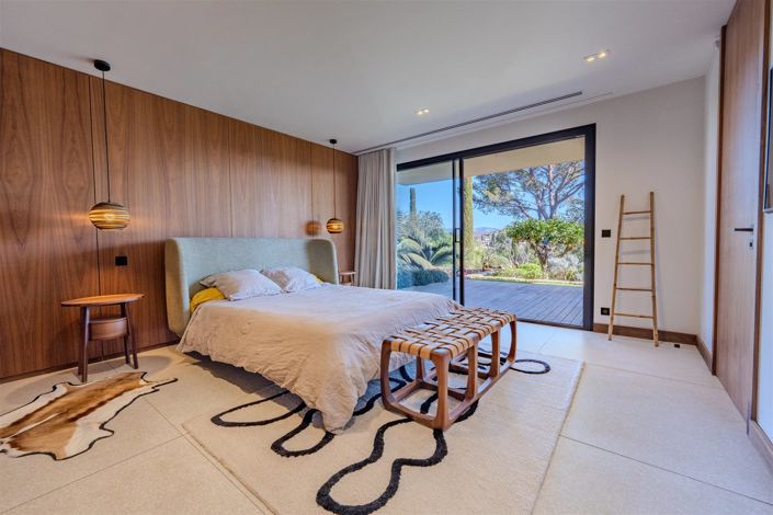 Image No.17-6 Bed House for sale