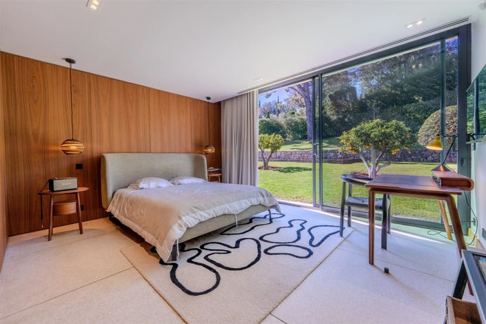 Image No.18-6 Bed House for sale