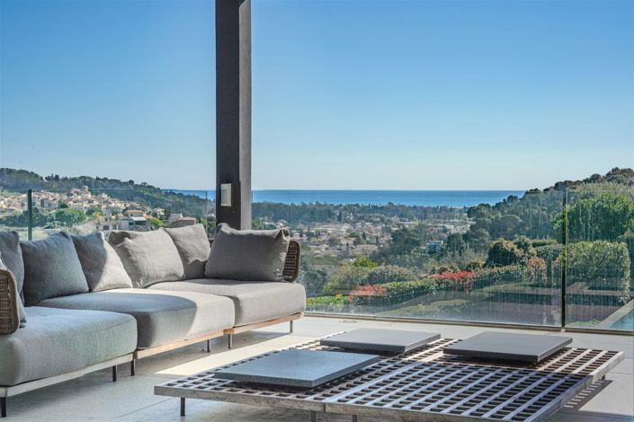 Image No.8-6 Bed House for sale