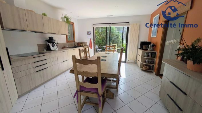 Image No.11-5 Bed House for sale