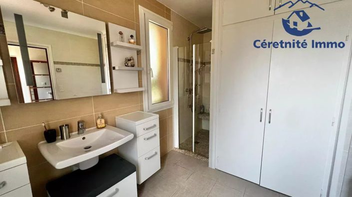 Image No.32-5 Bed House for sale