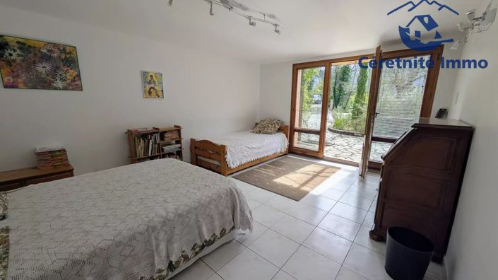 Image No.38-5 Bed House for sale