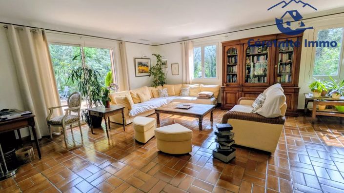 Image No.5-5 Bed House for sale